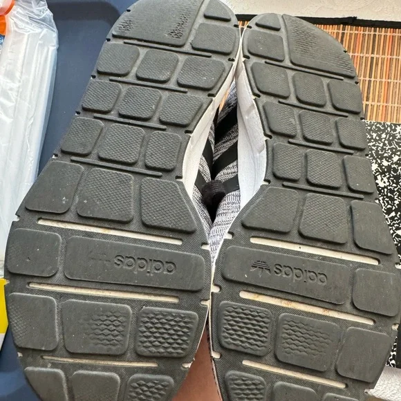 Adidas Swift Run size 6.5 men’s - Picture 5 of 6